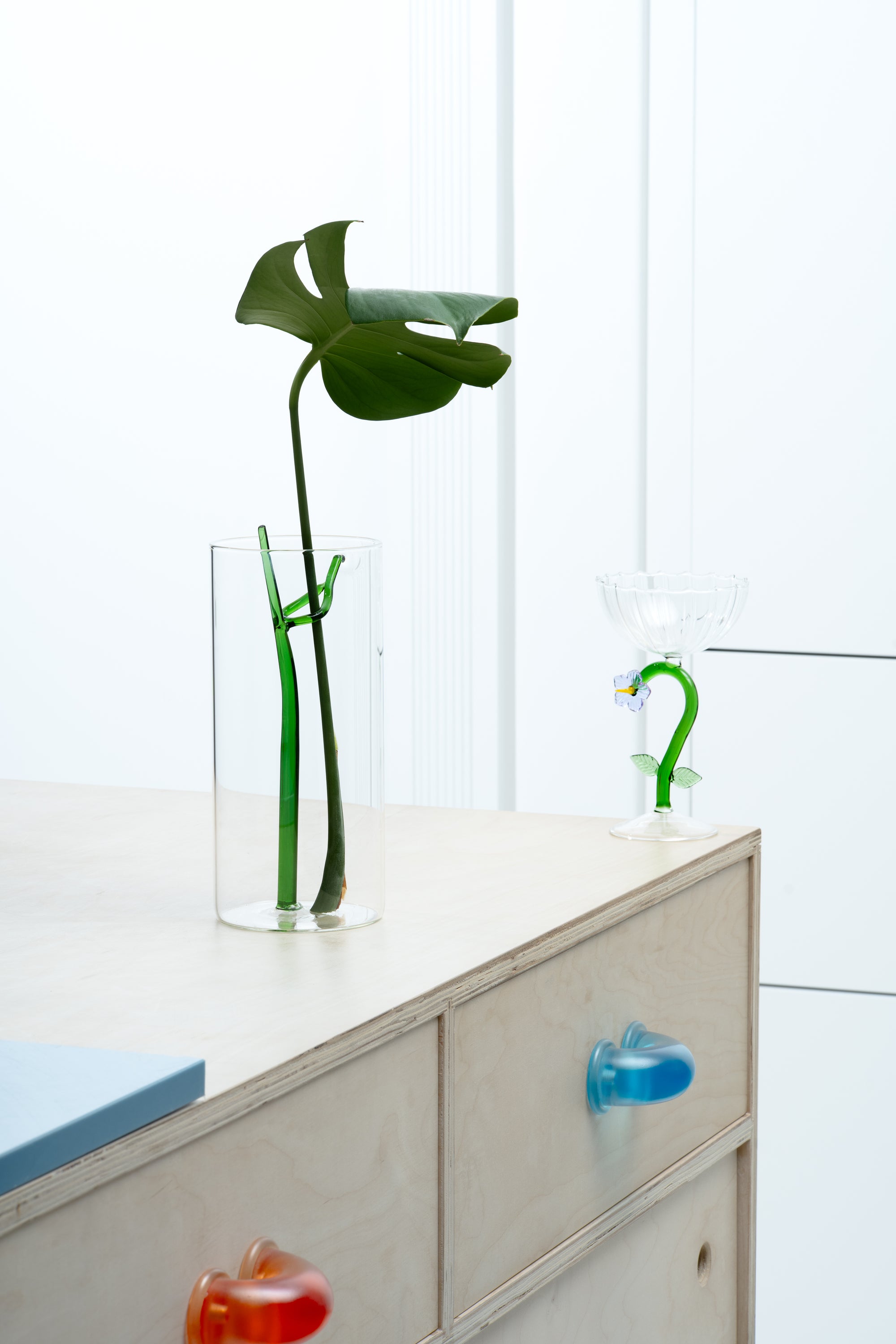 
    
        Green Leaf Vase
    
  