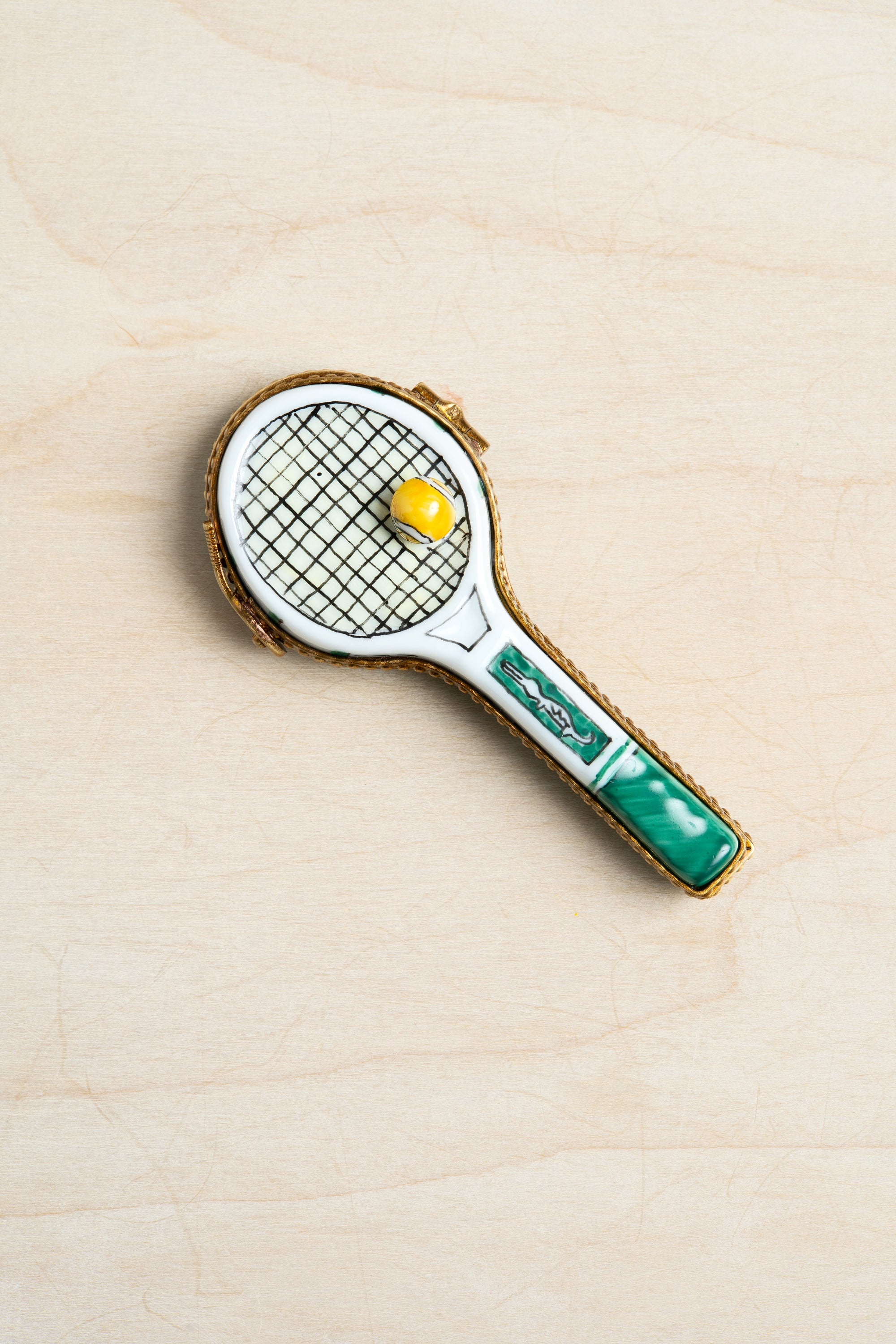 
    
        Tennis Racquet Box
    
  